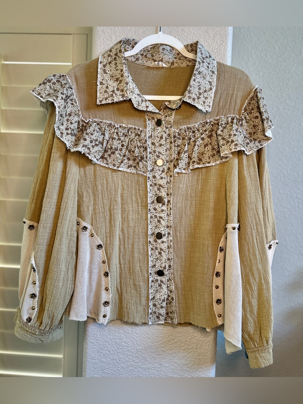 NWT - Boutique Button Up - Size S - POL
